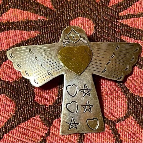Guardian Angel flying with heart Silver and brass pin - Picture 1 of 7